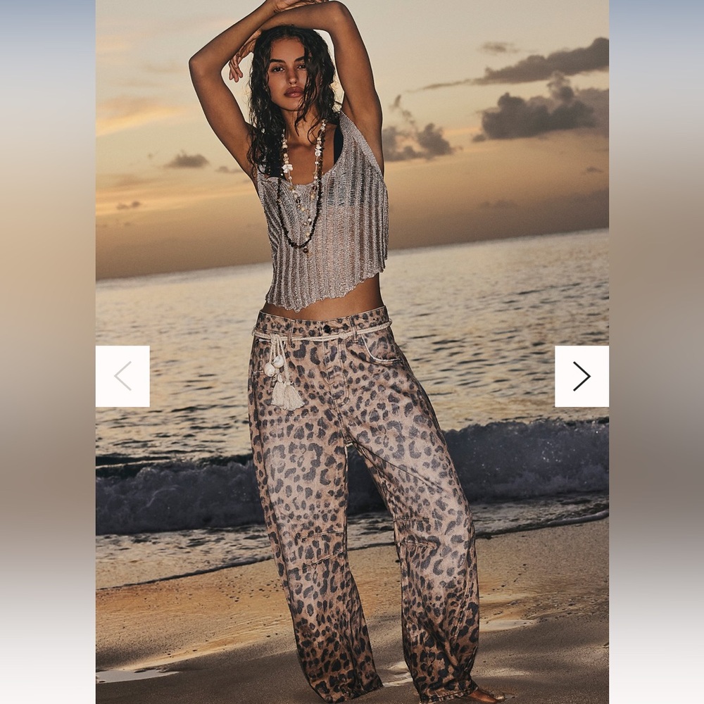 — SOLD — We the Free people printed barrel jeans size 26 NWT SOLD OUT 🚨